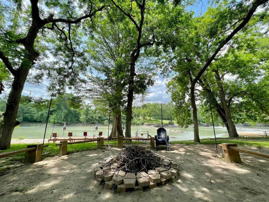 The River Haven - Sleeps 32 - On Guadalupe River Seguin Exterior foto