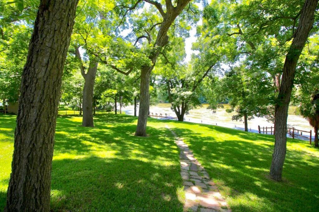 The River Haven - Sleeps 32 - On Guadalupe River Seguin Exterior foto