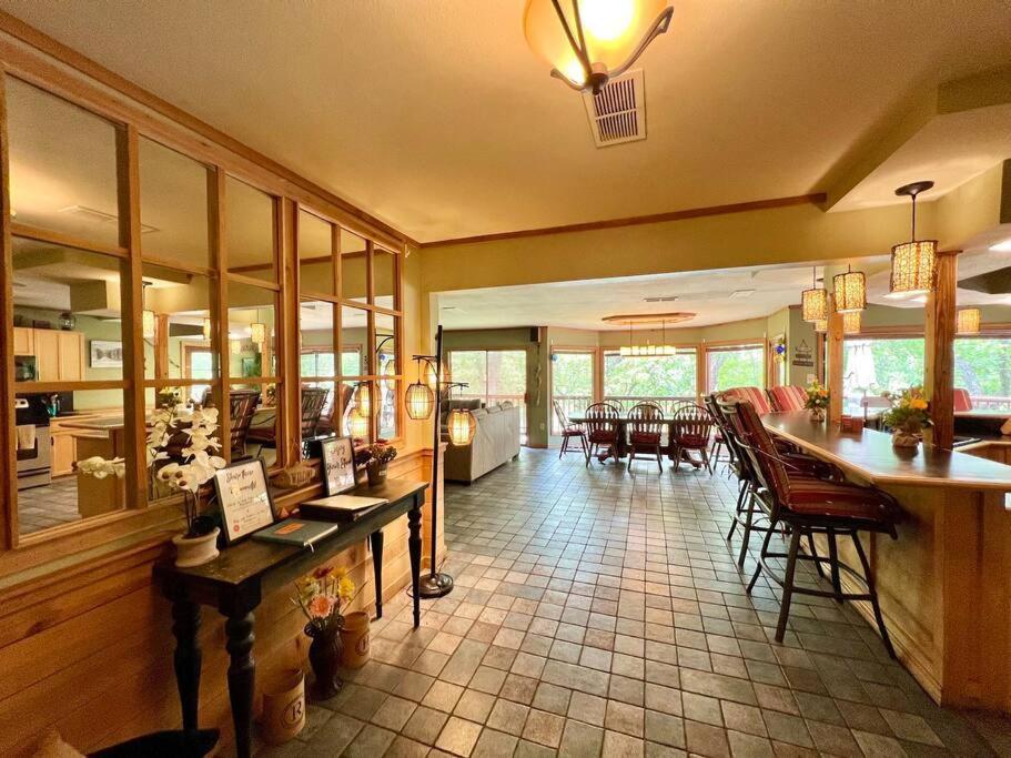 The River Haven - Sleeps 32 - On Guadalupe River Seguin Exterior foto